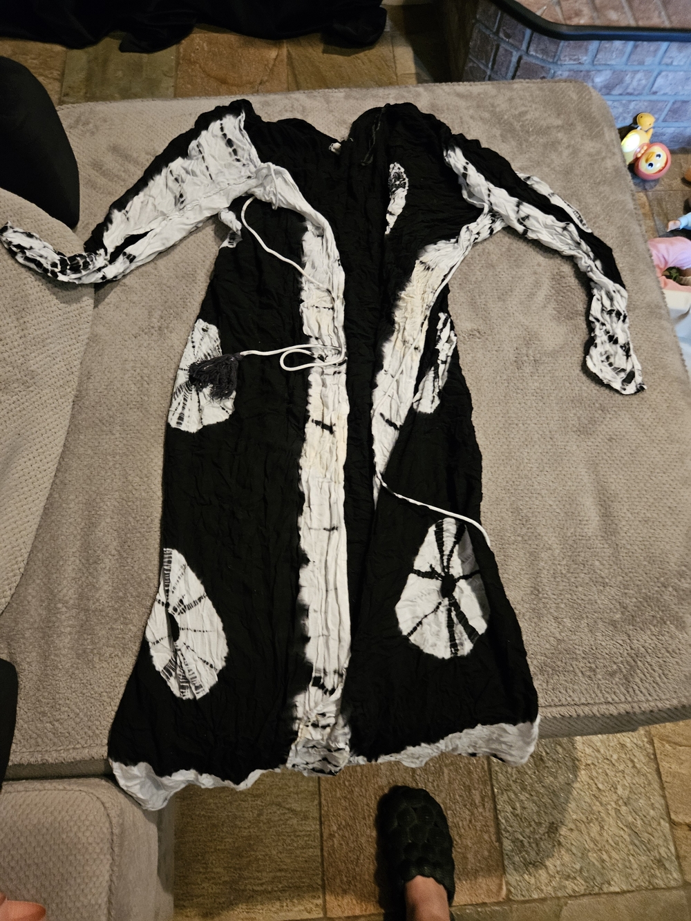 Elan Black and White Tie-Dye Long Robe